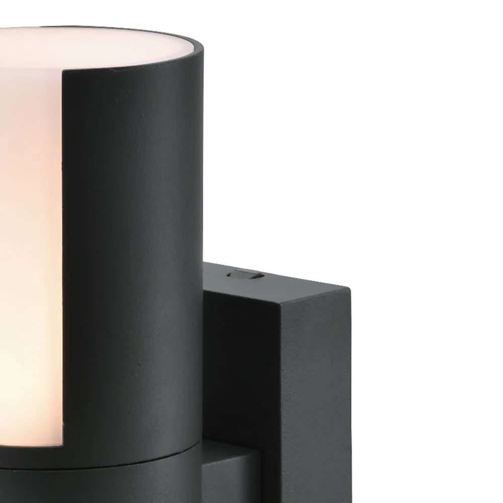 Minimalist_Geometric_Pathway_Lamp