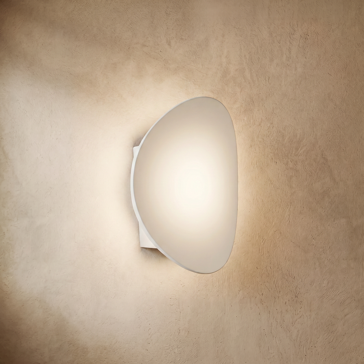drainpangolin Velora Minimalist Pebble Outdoor Wall Lamp for Patio
